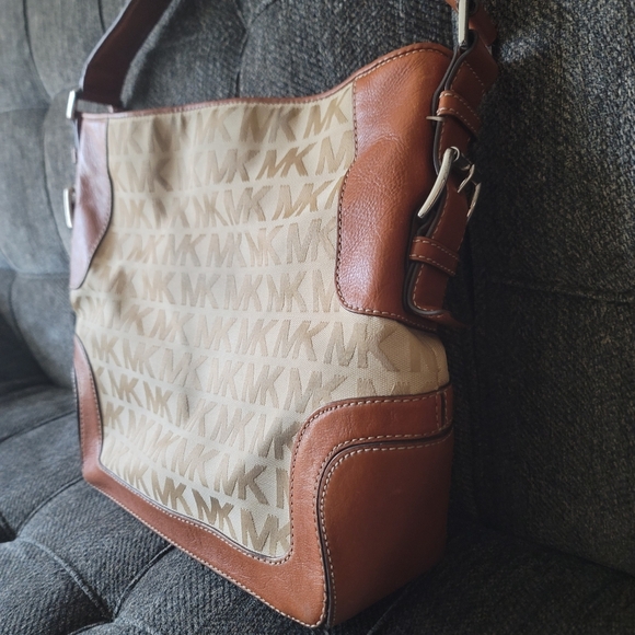 Michael Kors Brookville Tote - Picture 8 of 16